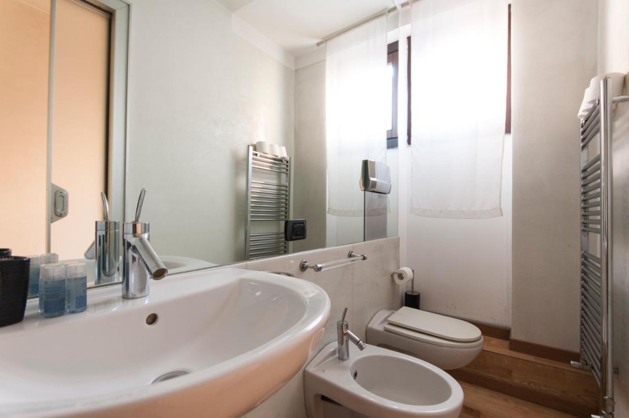 Youhosty - Duomo Studio Apartment Milan Luaran gambar
